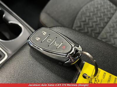 2023 Chevrolet Equinox LT 4x4   - Photo 25 - Oshkosh, WI 54901