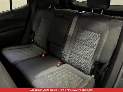 2023 Chevrolet Equinox LT 4x4   - Photo 32 - Oshkosh, WI 54901
