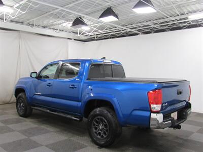 2017 Toyota Tacoma SR5 V6 4x4 SB   - Photo 12 - Oshkosh, WI 54901