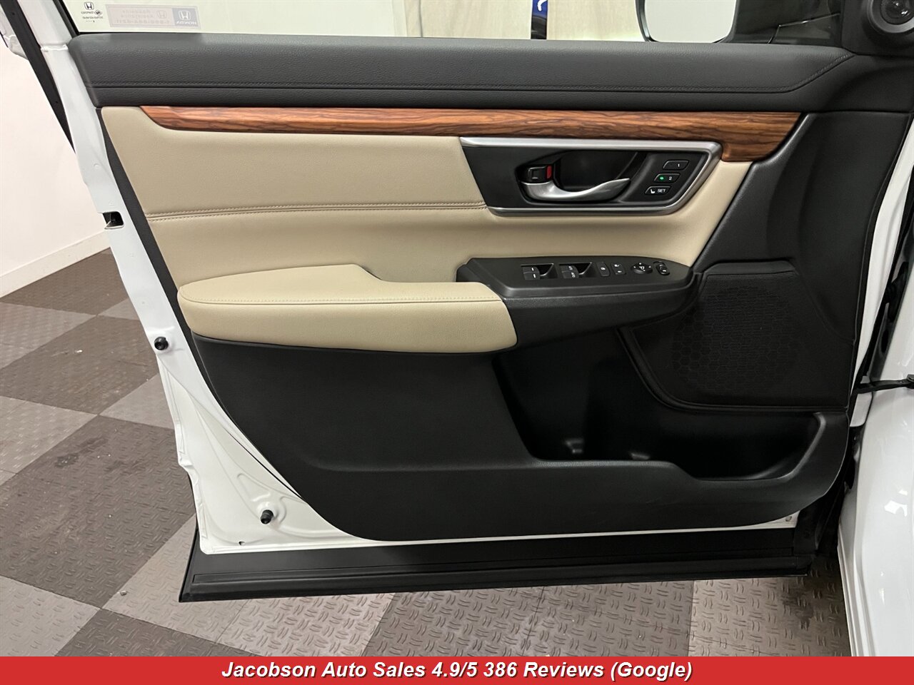 2019 Honda CR-V Touring AWD - Photo 29 - Oshkosh, WI 54901