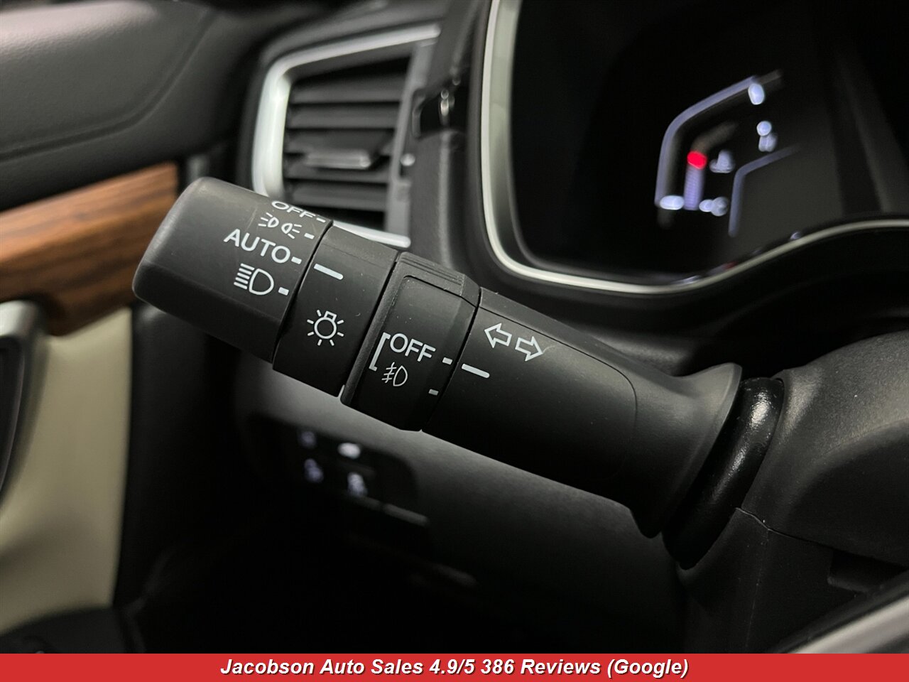 2019 Honda CR-V Touring AWD - Photo 8 - Oshkosh, WI 54901