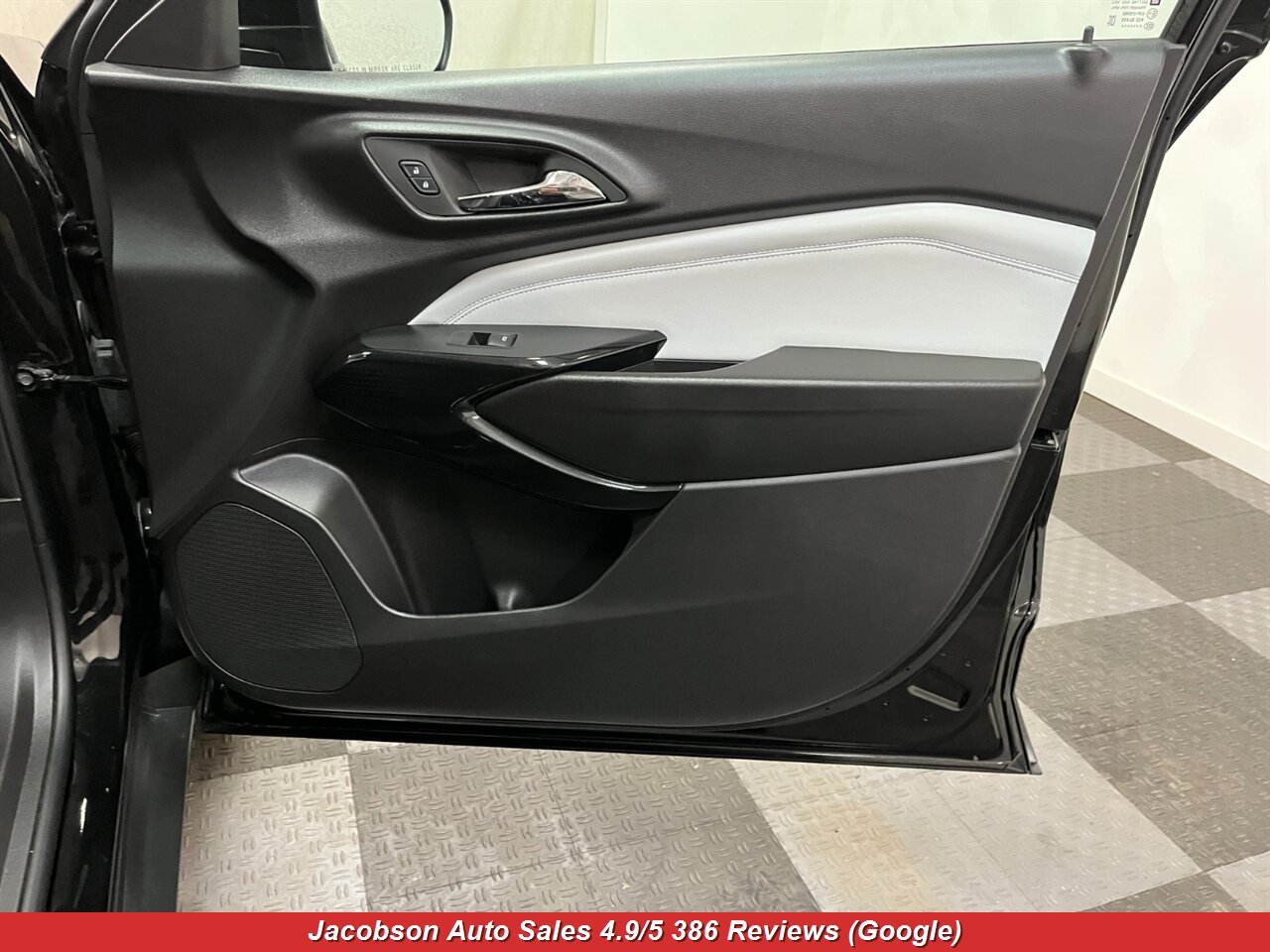2025 Chevrolet Trax LT - Photo 43 - Oshkosh, WI 54901