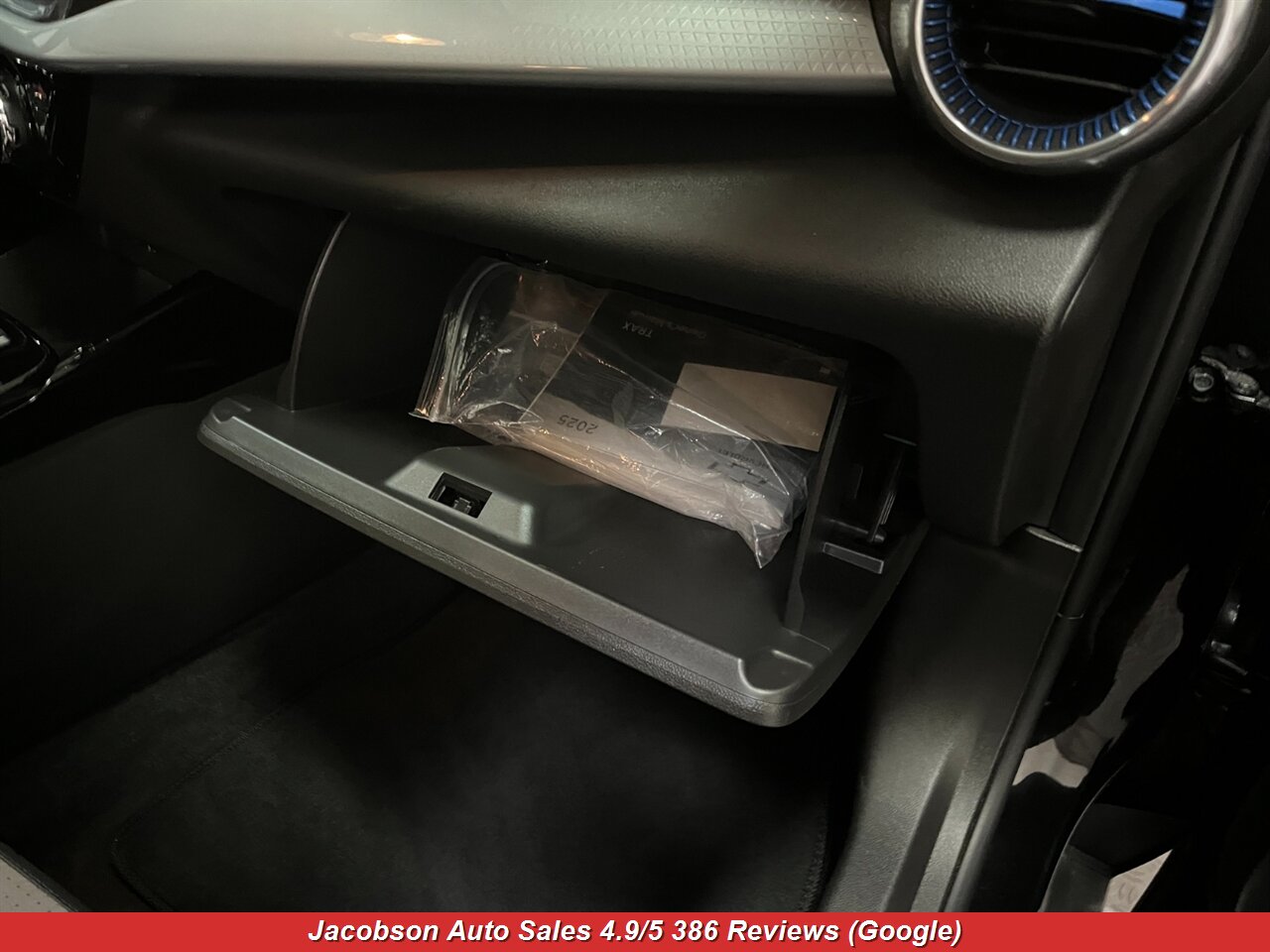 2025 Chevrolet Trax LT - Photo 45 - Oshkosh, WI 54901