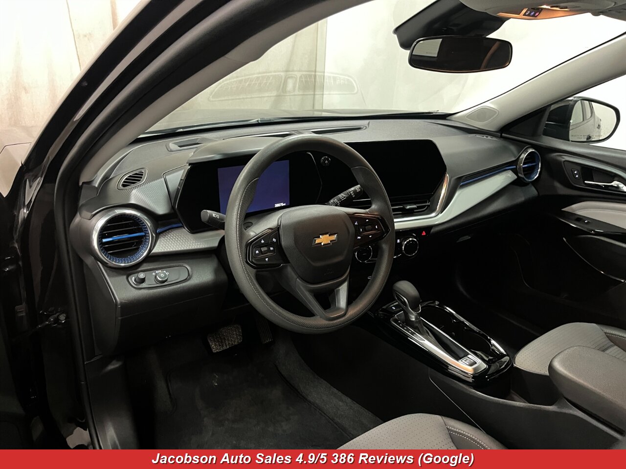 2025 Chevrolet Trax LT - Photo 25 - Oshkosh, WI 54901