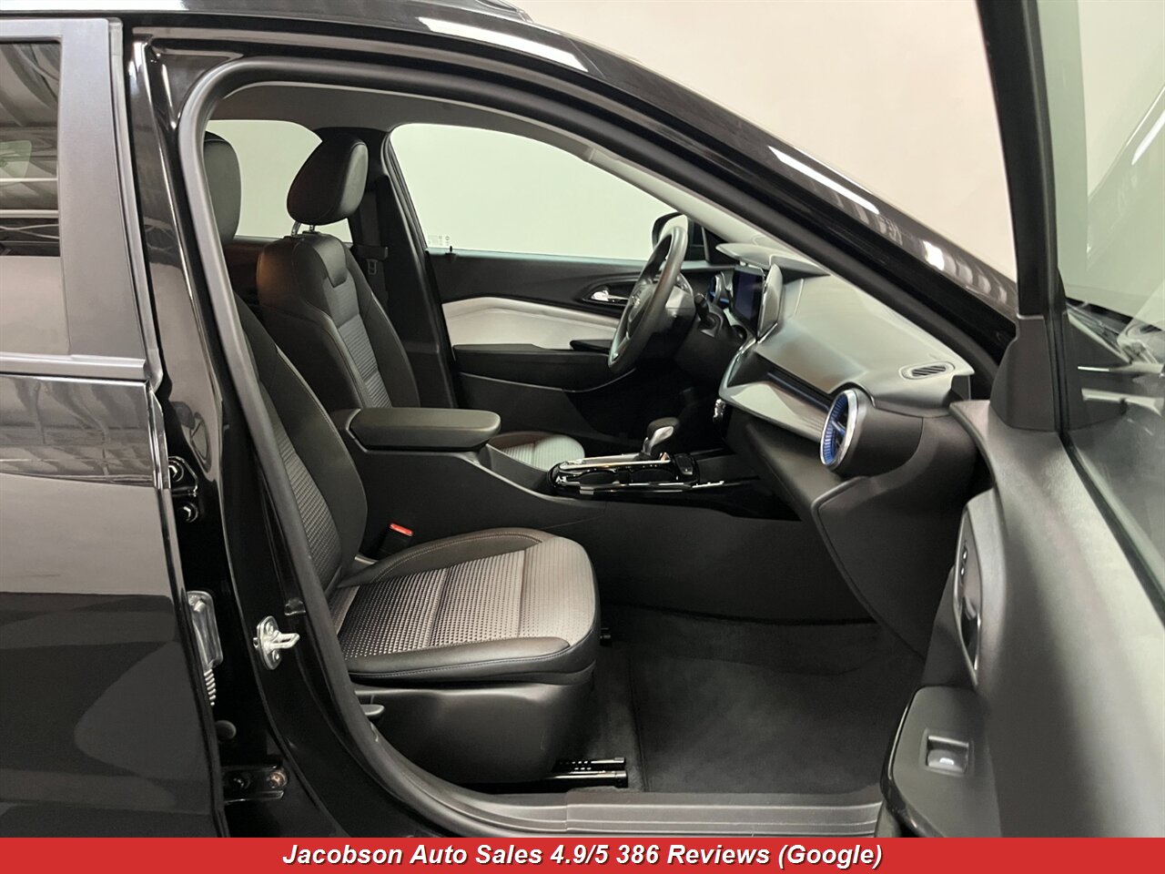 2025 Chevrolet Trax LT - Photo 46 - Oshkosh, WI 54901