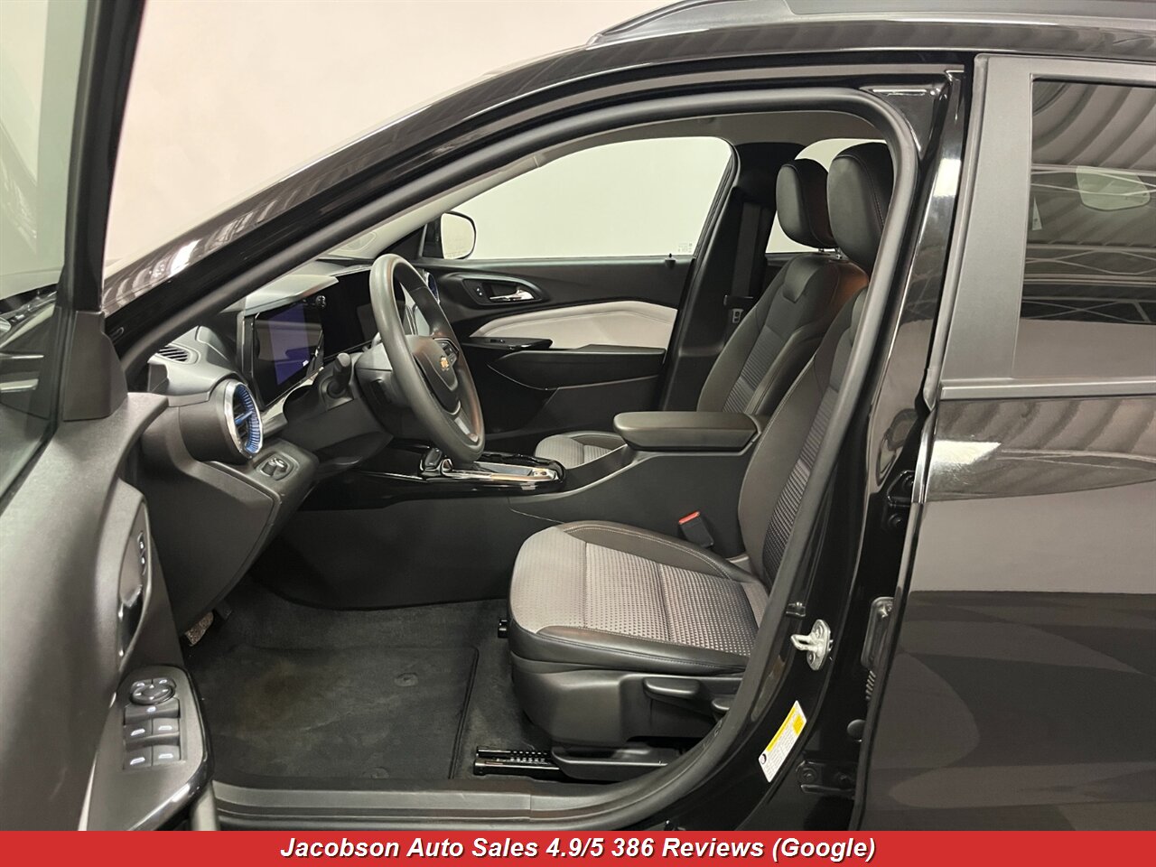 2025 Chevrolet Trax LT - Photo 26 - Oshkosh, WI 54901