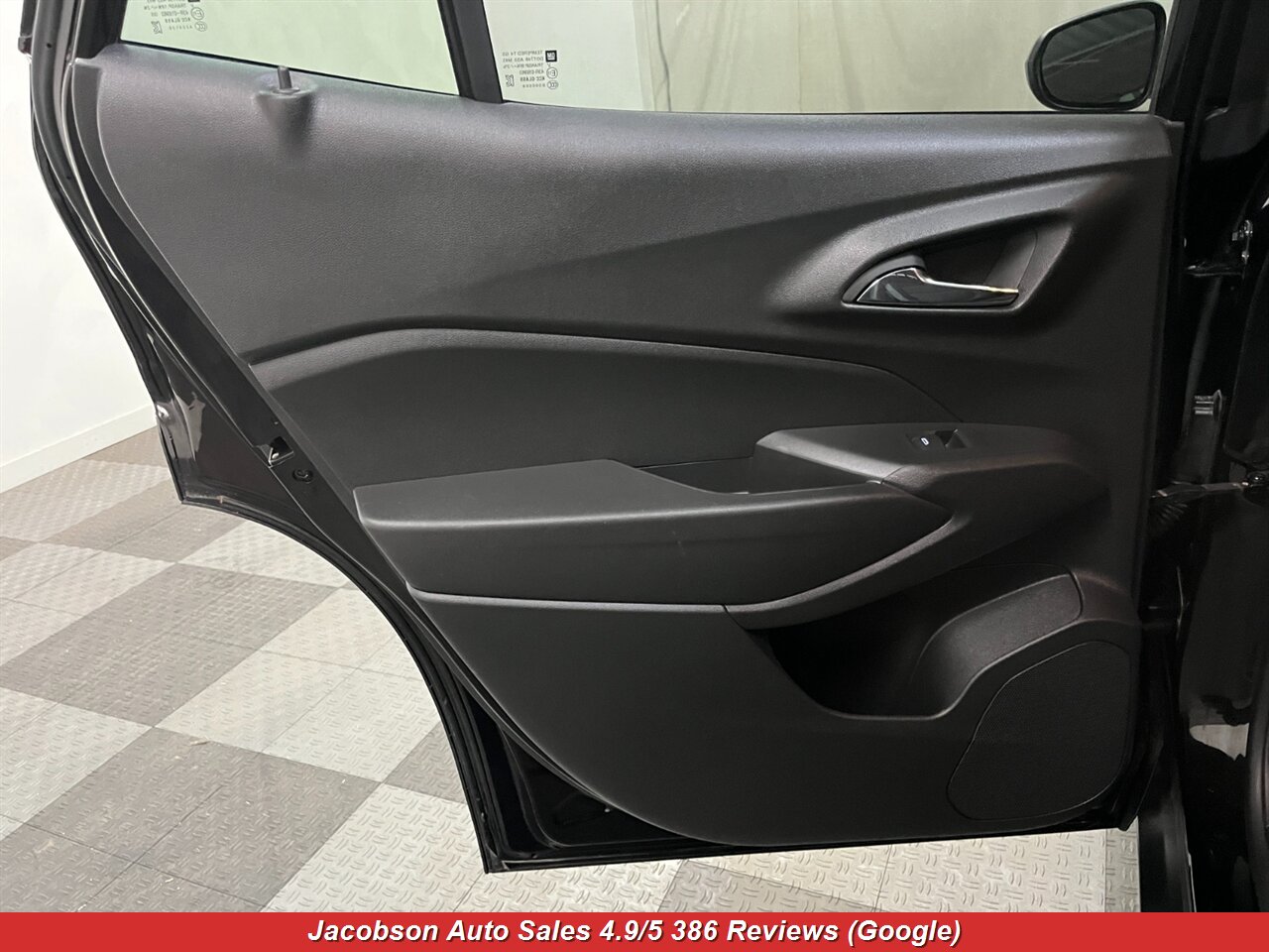 2025 Chevrolet Trax LT - Photo 28 - Oshkosh, WI 54901