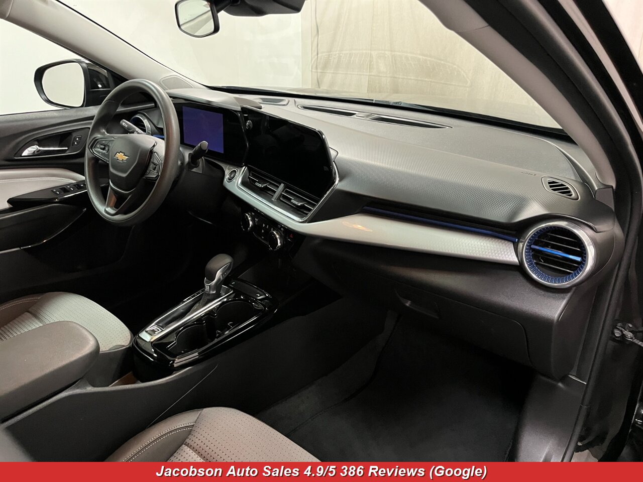 2025 Chevrolet Trax LT - Photo 44 - Oshkosh, WI 54901