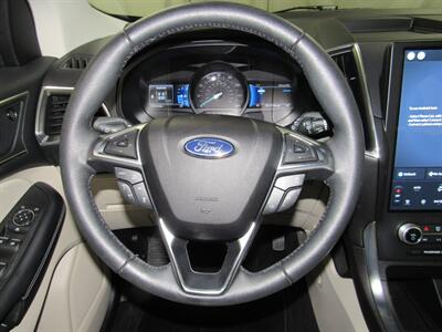 2022 Ford Edge Titanium AWD   - Photo 8 - Oshkosh, WI 54901