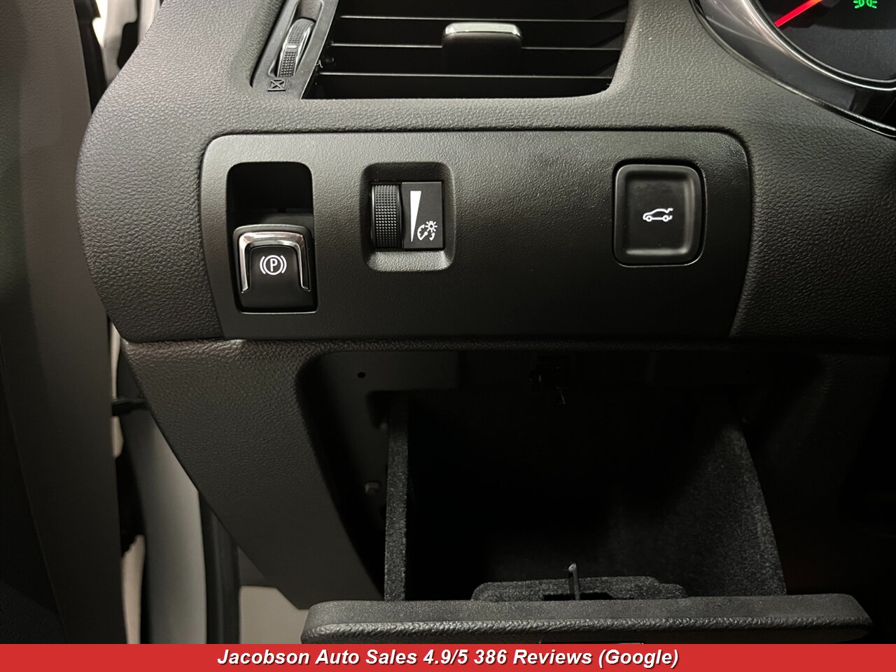 2014 Chevrolet Impala LT - Photo 4 - Oshkosh, WI 54901