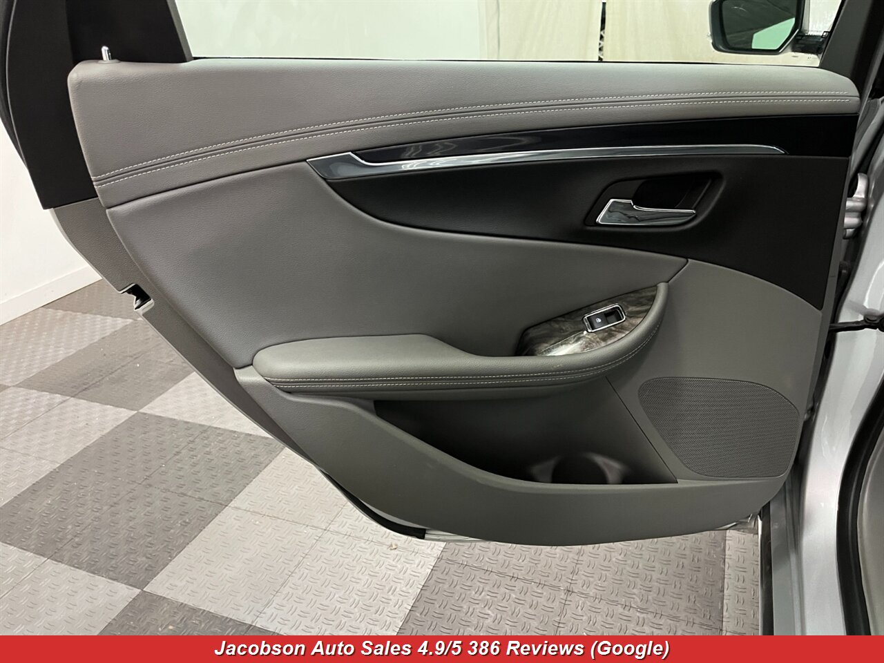2014 Chevrolet Impala LT - Photo 28 - Oshkosh, WI 54901