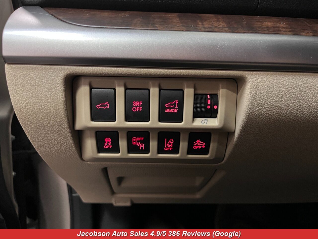 2015 Subaru Outback 2.5i Limited AWD - Photo 5 - Oshkosh, WI 54901