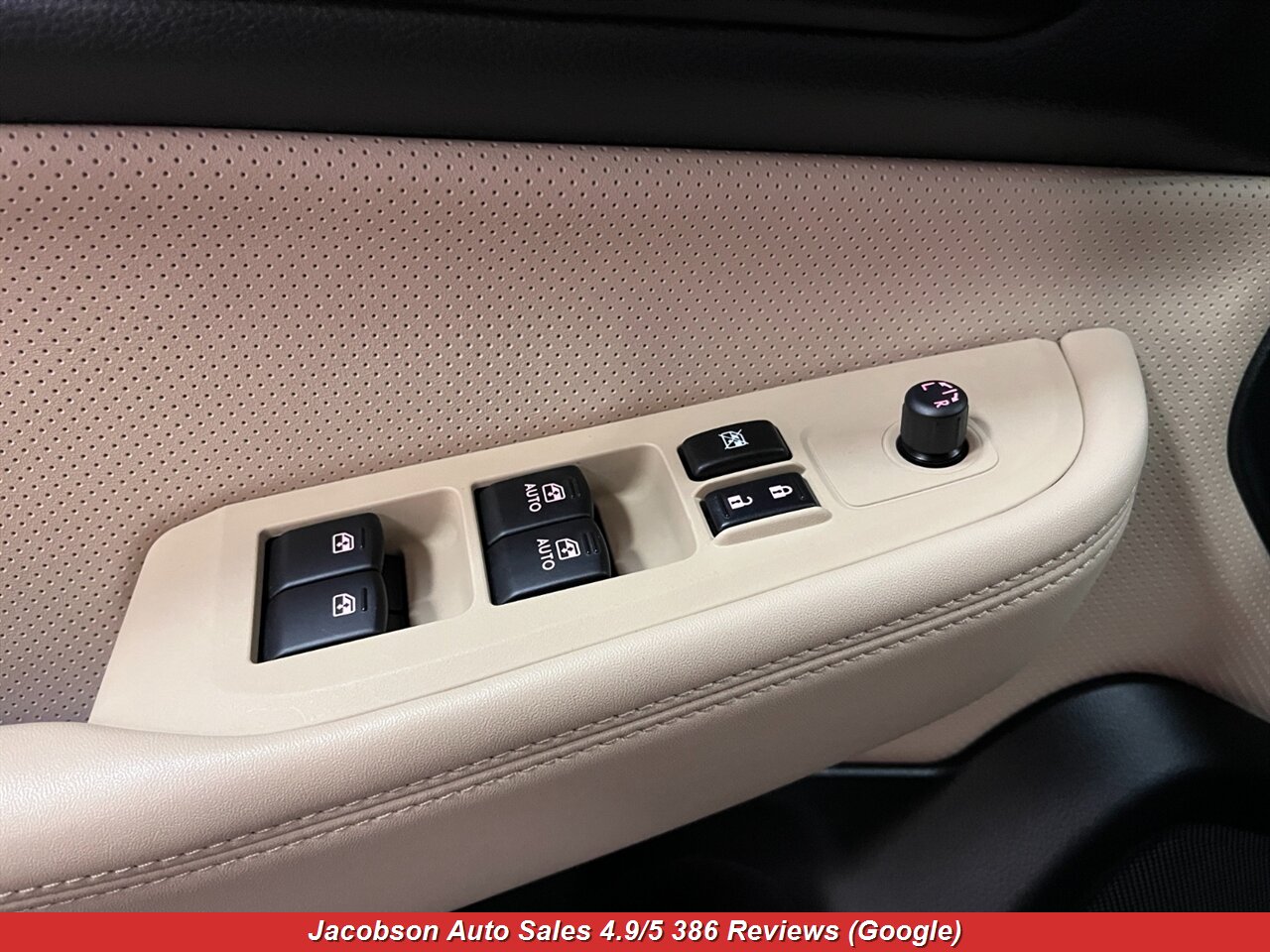 2015 Subaru Outback 2.5i Limited AWD - Photo 3 - Oshkosh, WI 54901