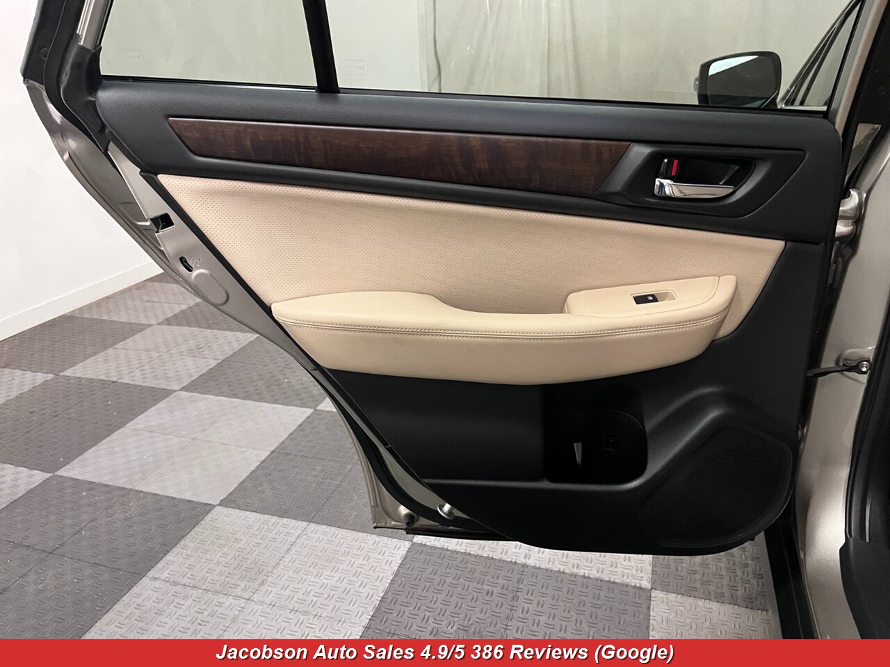 2015 Subaru Outback 2.5i Limited AWD - Photo 37 - Oshkosh, WI 54901