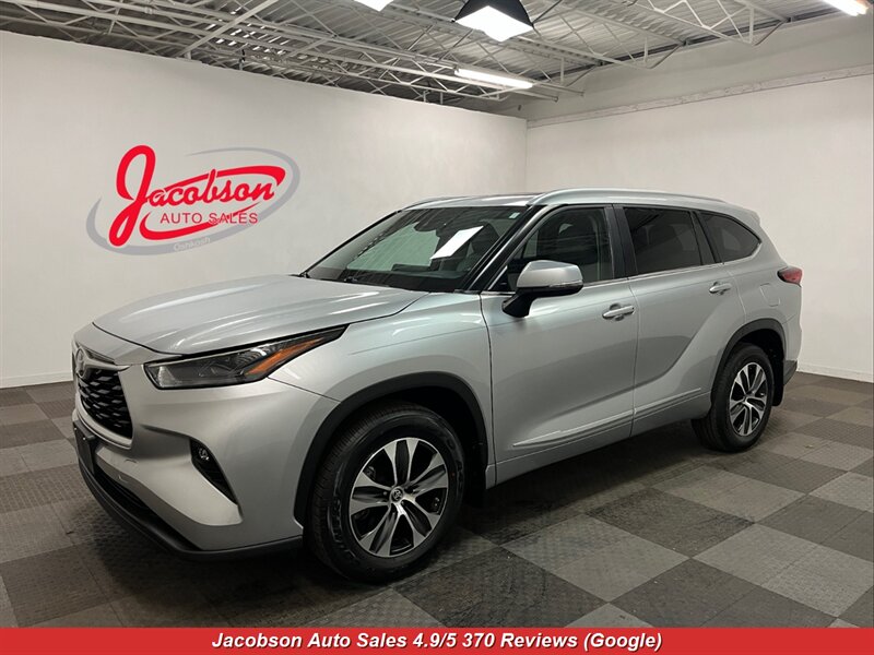 2023 Toyota Highlander XLE AWD  