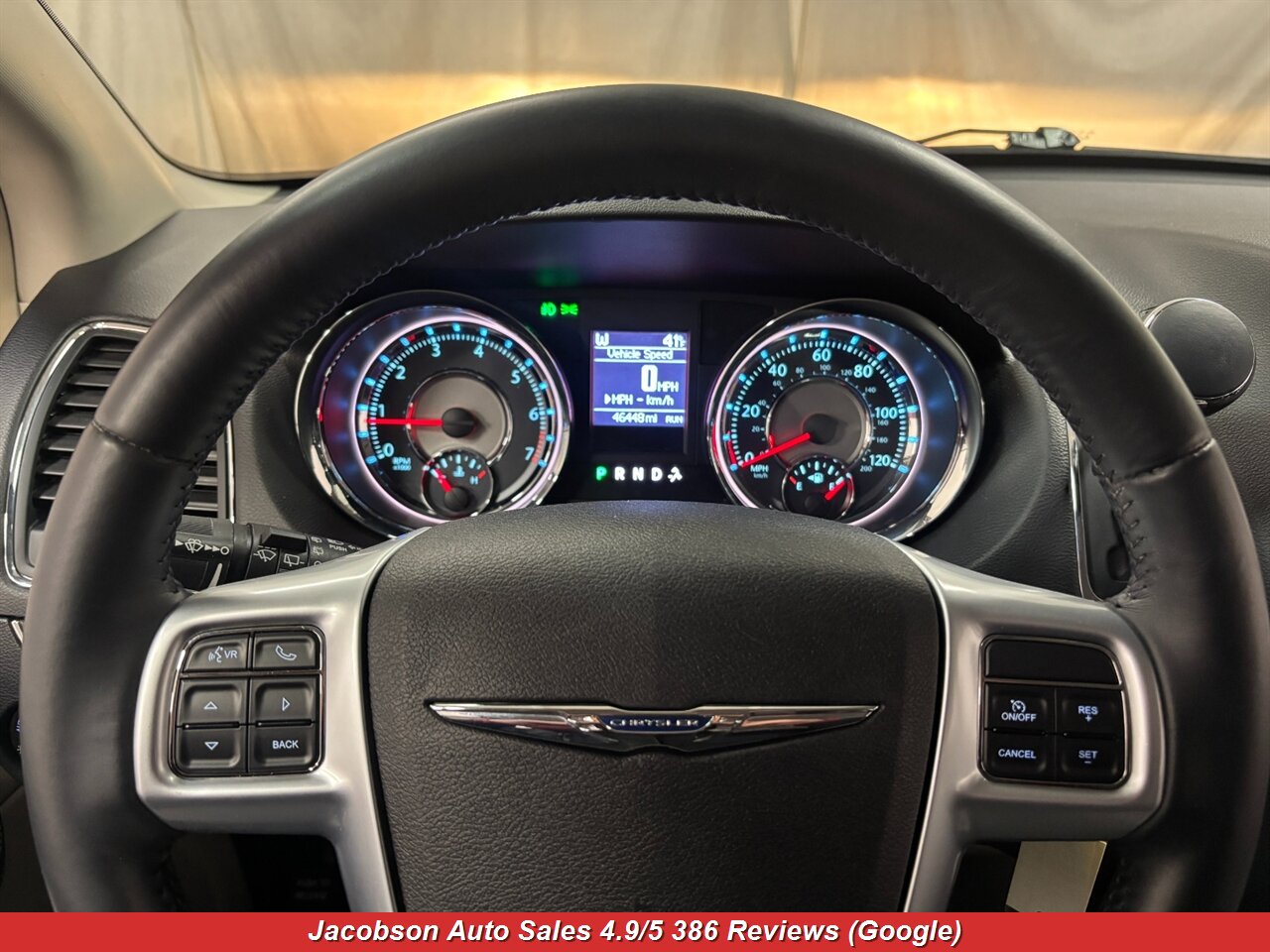 2013 Chrysler Town & Country Touring - Photo 9 - Oshkosh, WI 54901