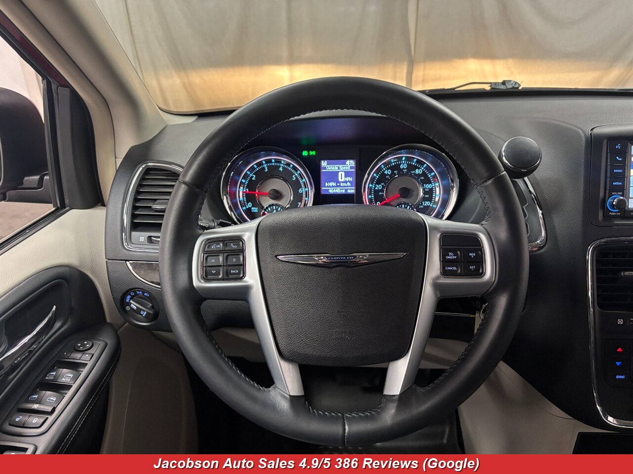 2013 Chrysler Town & Country Touring - Photo 7 - Oshkosh, WI 54901