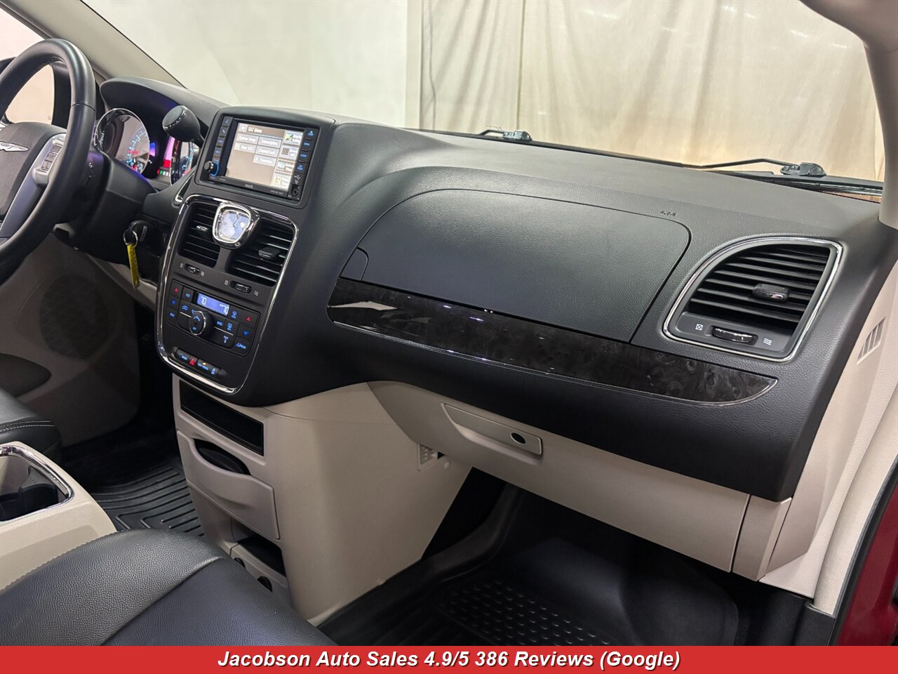 2013 Chrysler Town & Country Touring - Photo 39 - Oshkosh, WI 54901