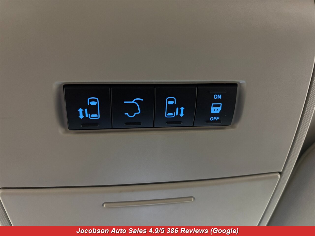 2013 Chrysler Town & Country Touring - Photo 20 - Oshkosh, WI 54901