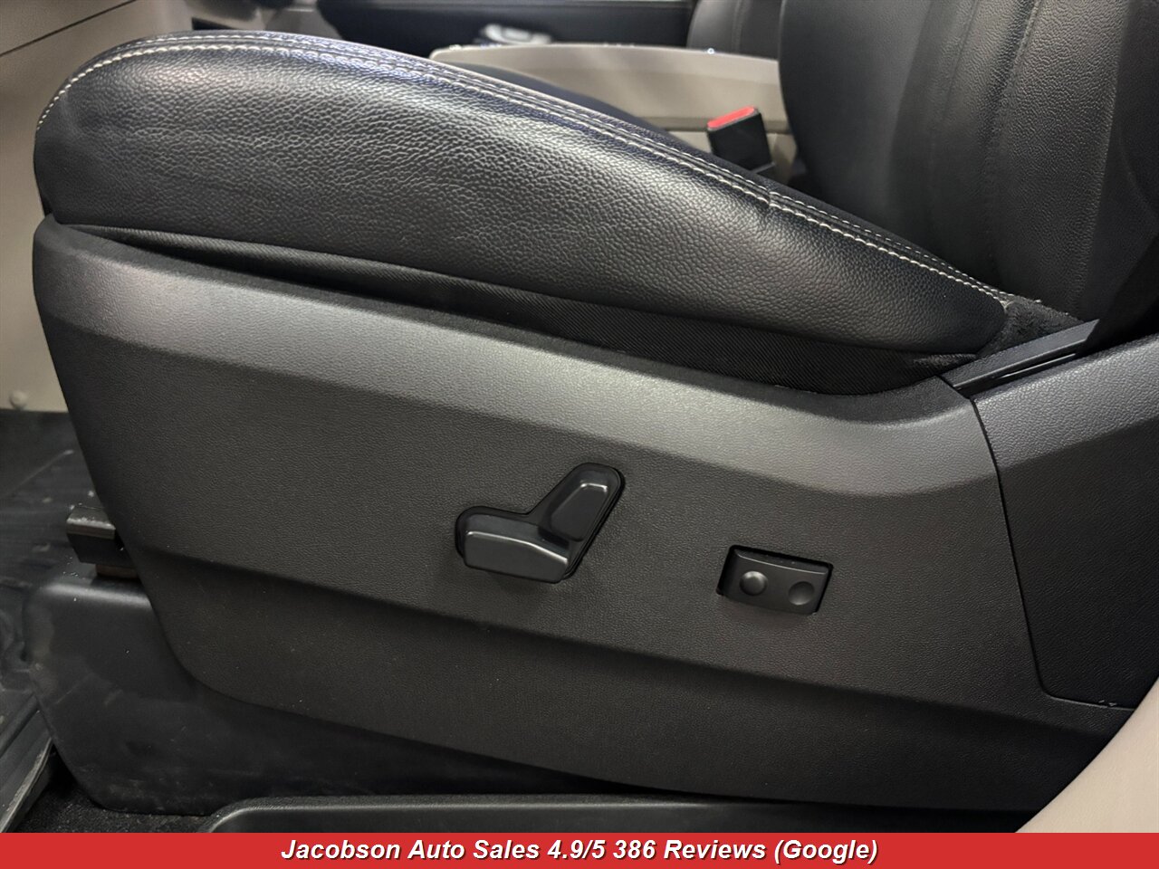 2013 Chrysler Town & Country Touring - Photo 25 - Oshkosh, WI 54901