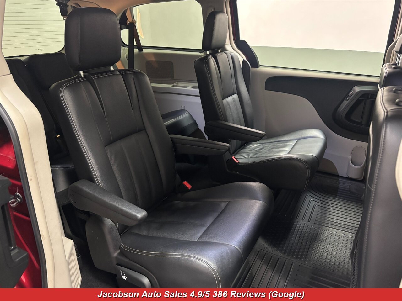 2013 Chrysler Town & Country Touring - Photo 35 - Oshkosh, WI 54901