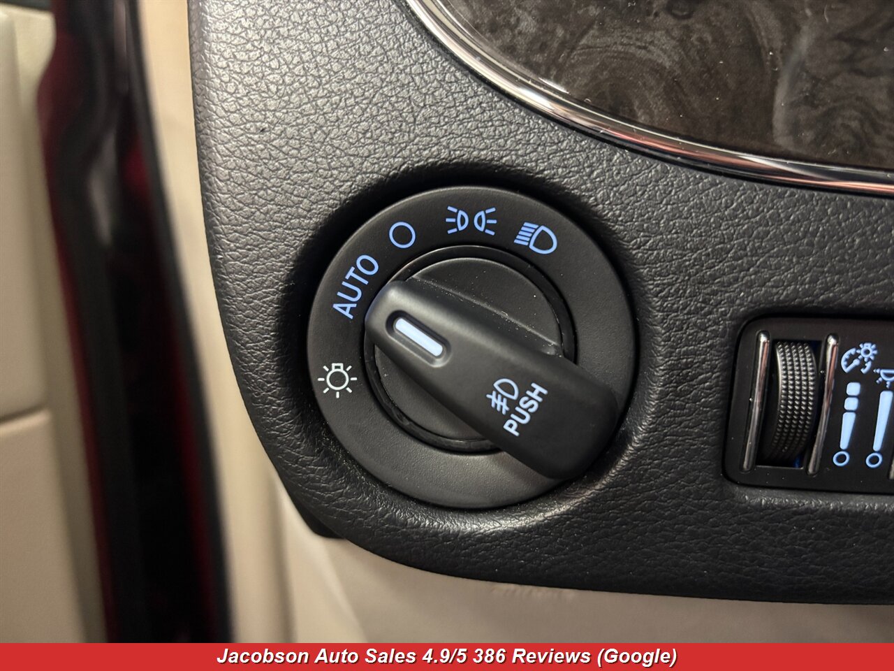 2013 Chrysler Town & Country Touring - Photo 6 - Oshkosh, WI 54901