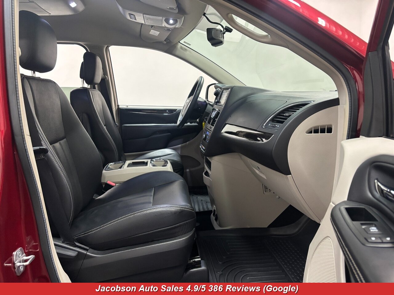 2013 Chrysler Town & Country Touring - Photo 38 - Oshkosh, WI 54901