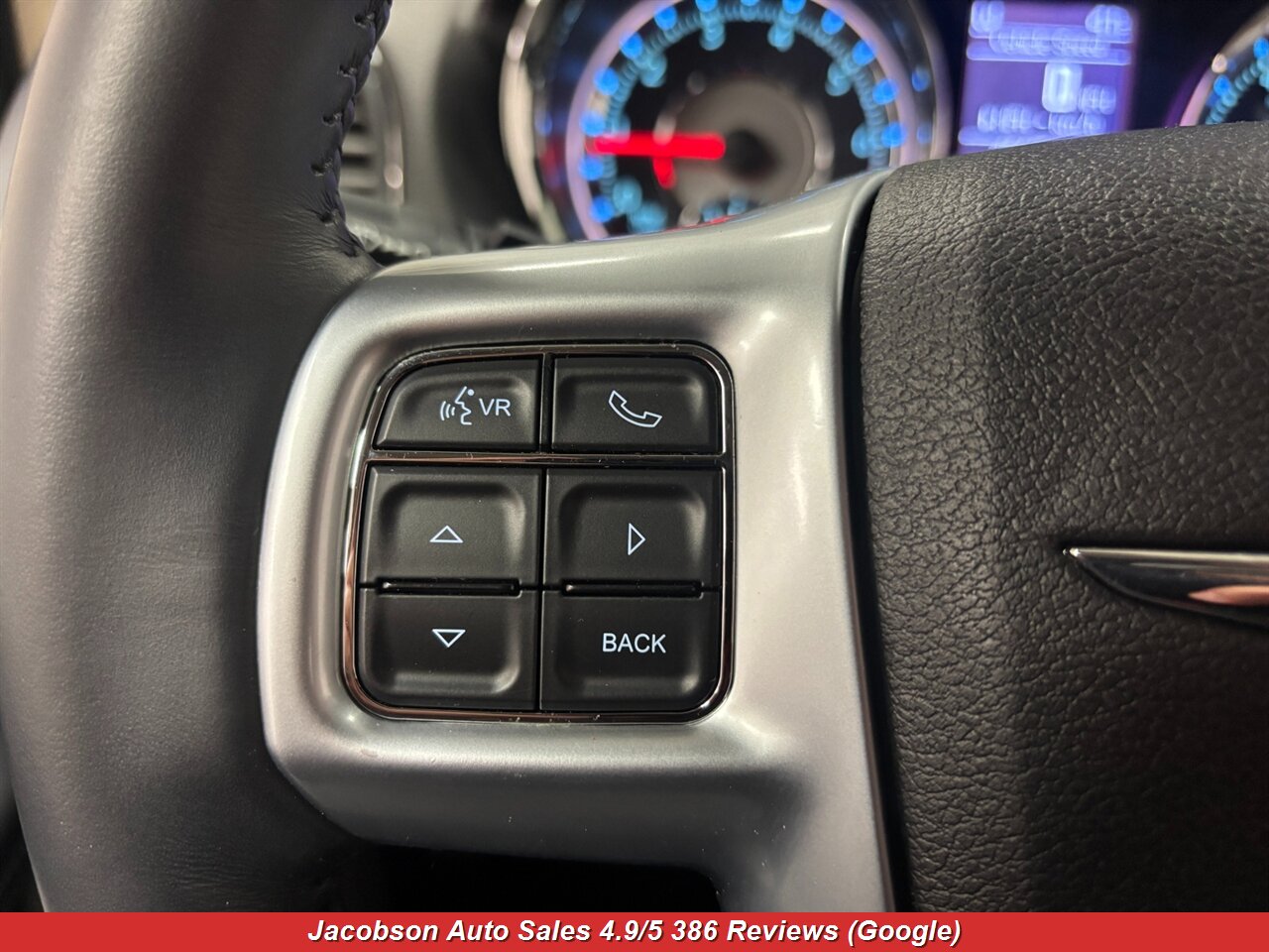 2013 Chrysler Town & Country Touring - Photo 8 - Oshkosh, WI 54901