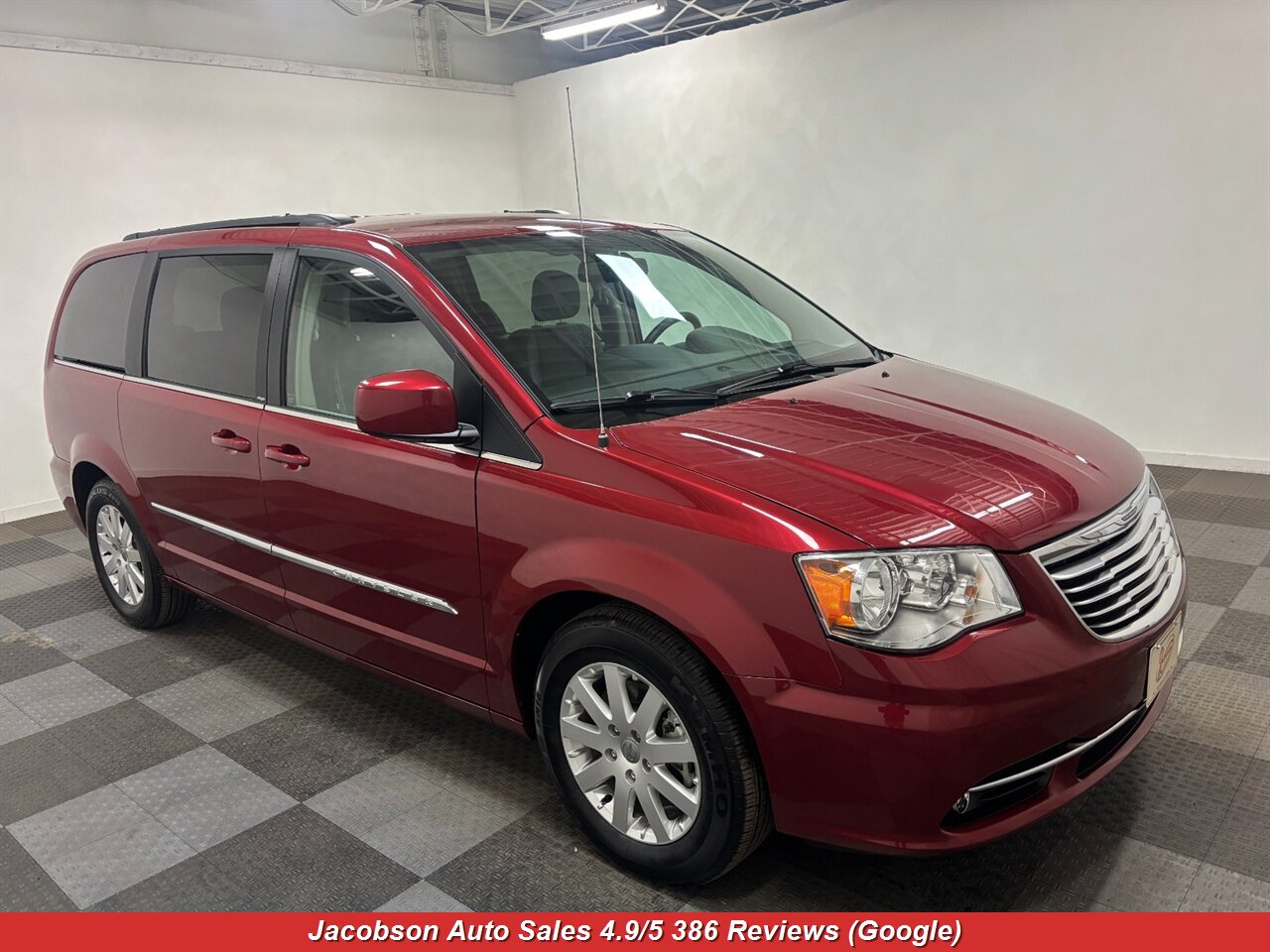 2013 Chrysler Town & Country Touring - Photo 3 - Oshkosh, WI 54901