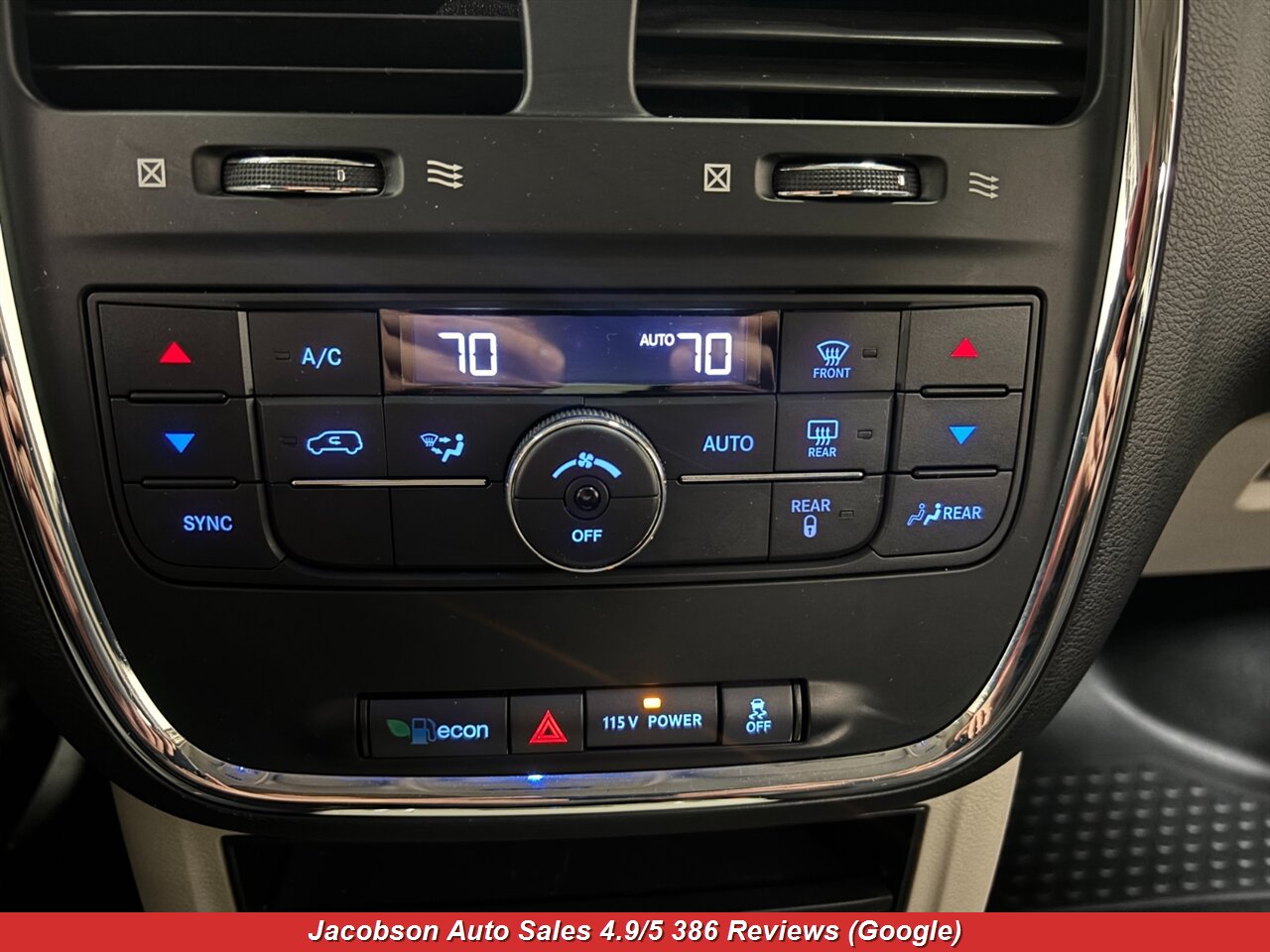 2013 Chrysler Town & Country Touring - Photo 15 - Oshkosh, WI 54901