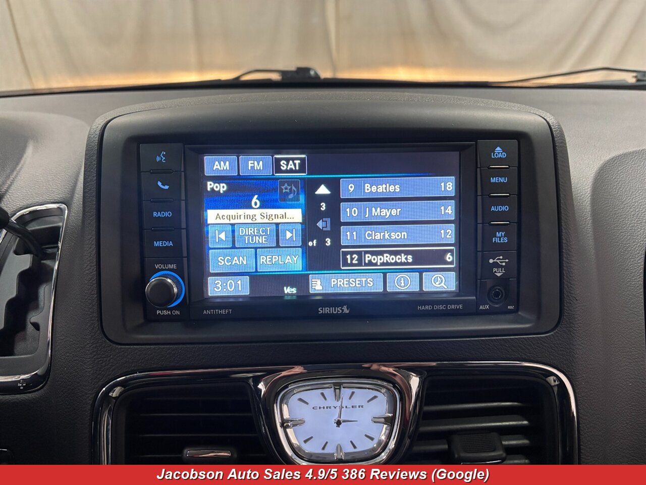 2013 Chrysler Town & Country Touring - Photo 14 - Oshkosh, WI 54901