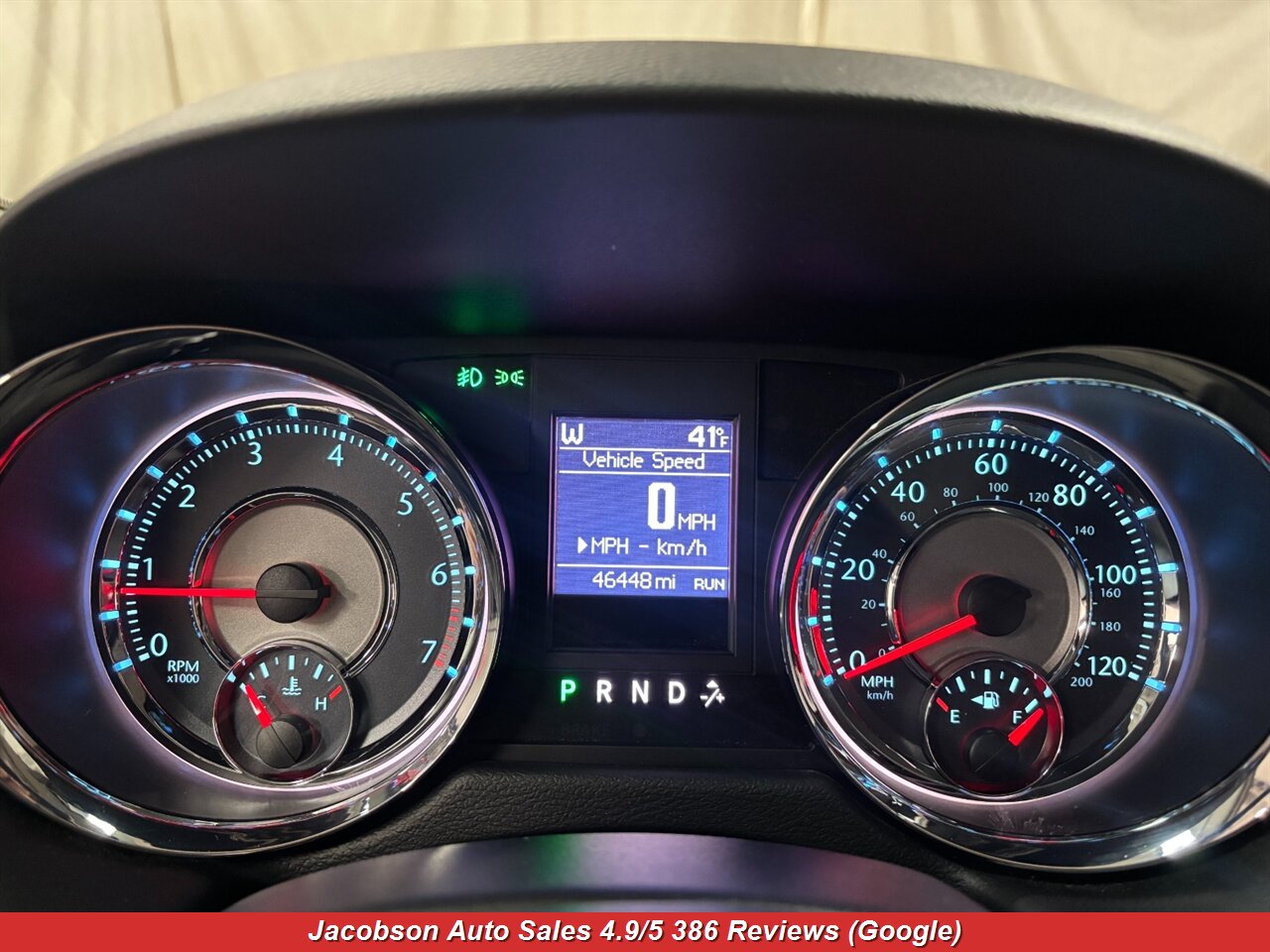 2013 Chrysler Town & Country Touring - Photo 10 - Oshkosh, WI 54901