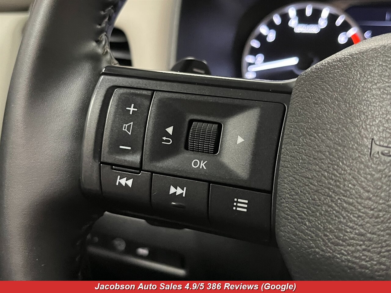 2025 Nissan Rogue SV AWD - Photo 9 - Oshkosh, WI 54901