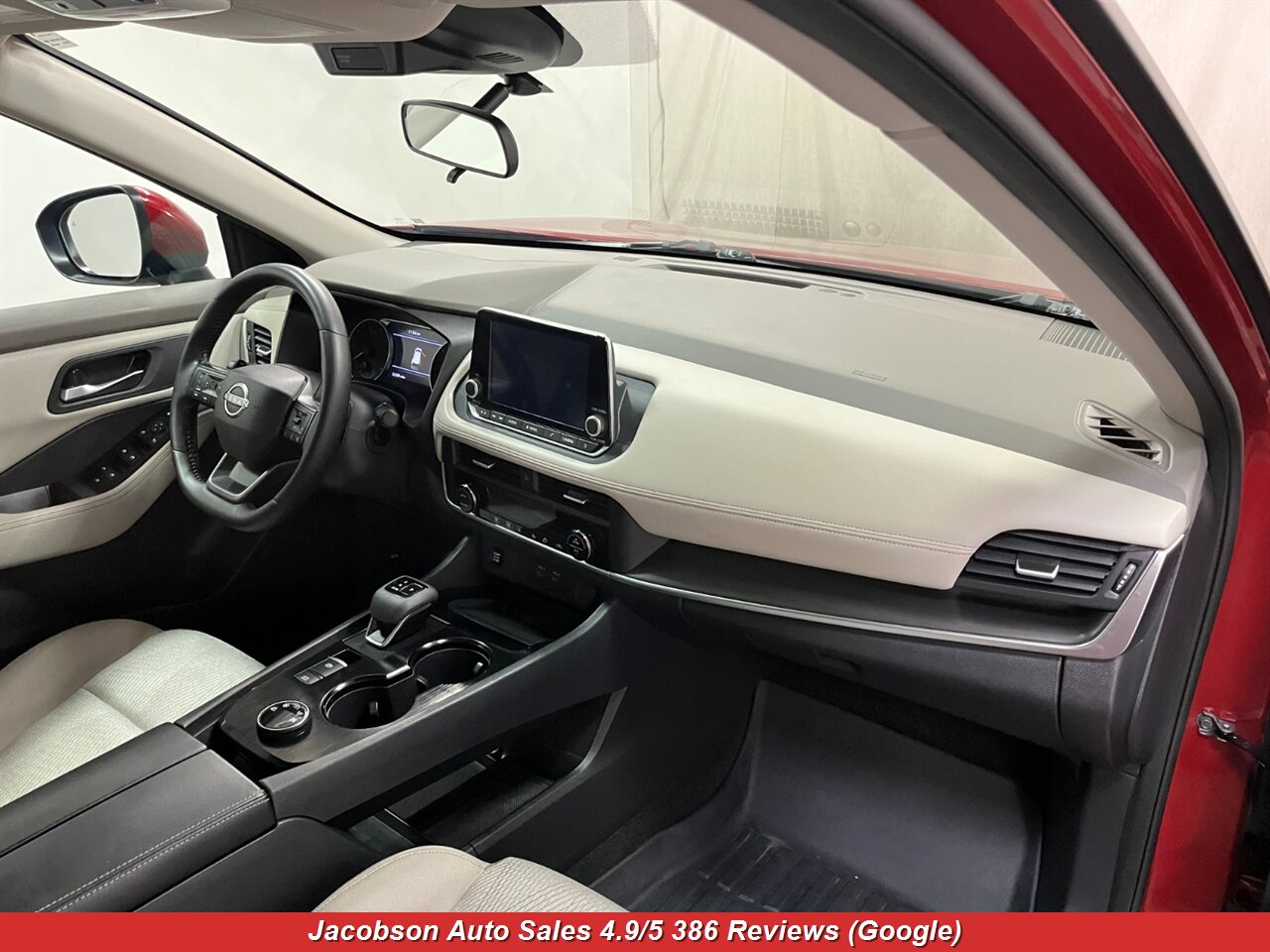 2025 Nissan Rogue SV AWD - Photo 45 - Oshkosh, WI 54901