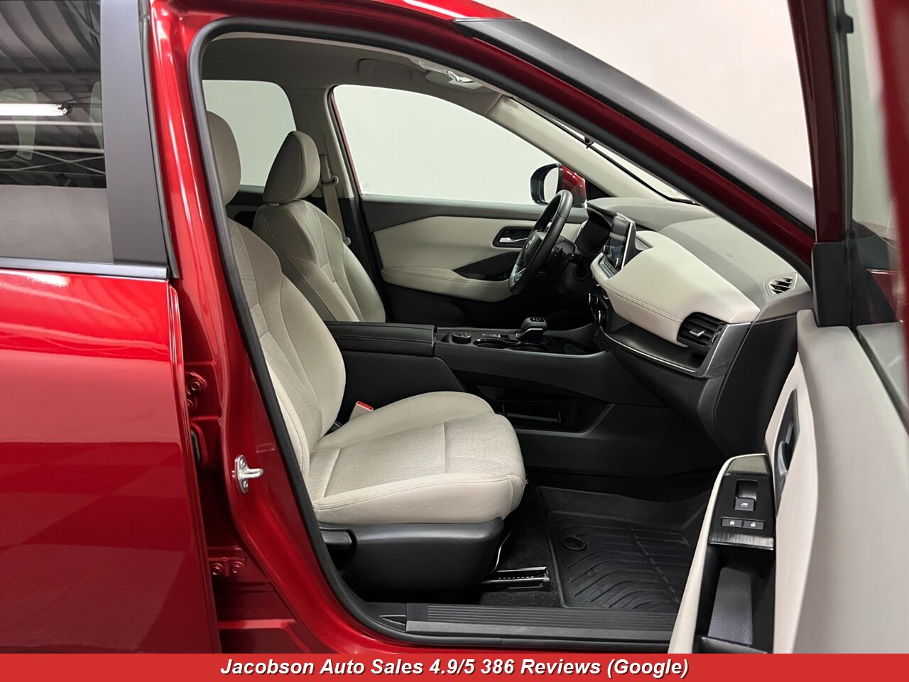 2025 Nissan Rogue SV AWD - Photo 44 - Oshkosh, WI 54901