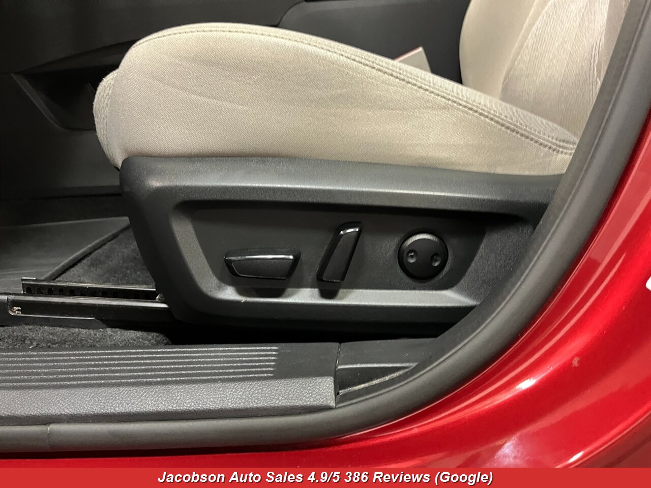 2025 Nissan Rogue SV AWD - Photo 32 - Oshkosh, WI 54901