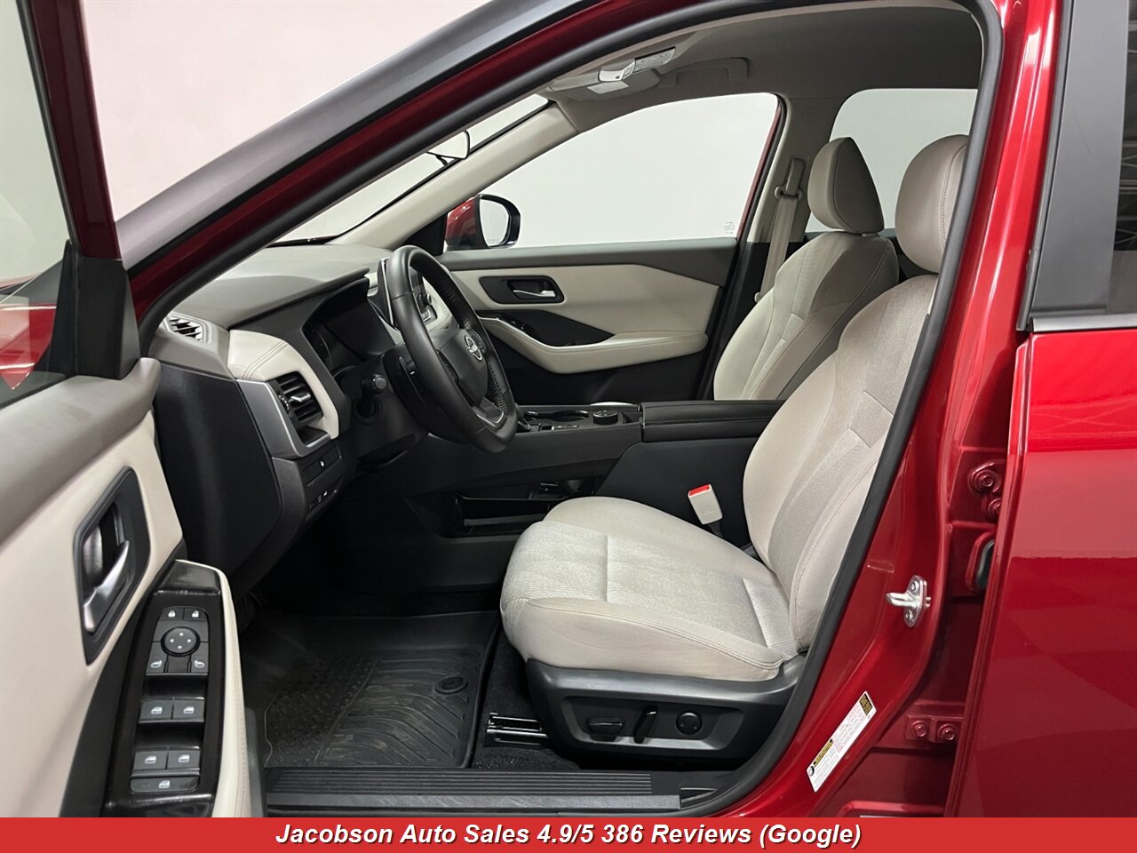 2025 Nissan Rogue SV AWD - Photo 31 - Oshkosh, WI 54901