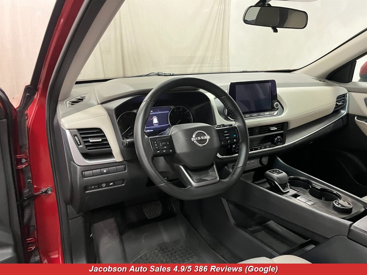 2025 Nissan Rogue SV AWD - Photo 5 - Oshkosh, WI 54901