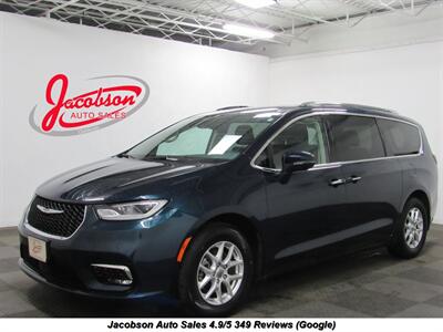 2021 Chrysler Pacifica Touring L   - Photo 1 - Oshkosh, WI 54901