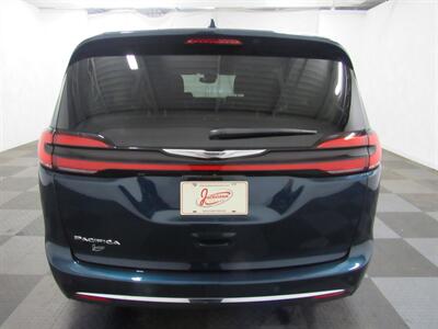 2021 Chrysler Pacifica Touring L   - Photo 48 - Oshkosh, WI 54901