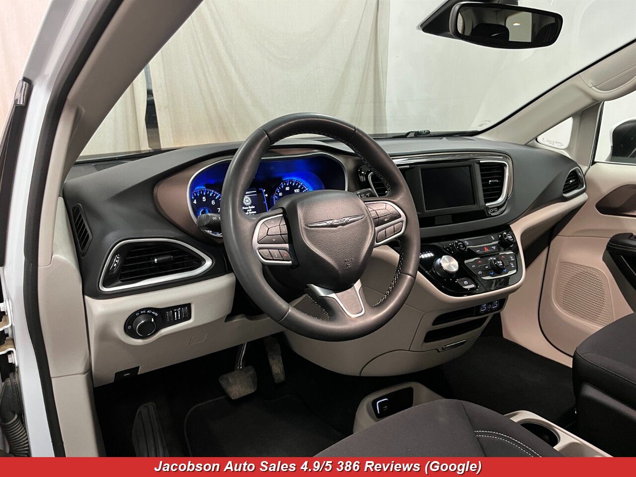 2023 Chrysler Voyager LX - Photo 30 - Oshkosh, WI 54901