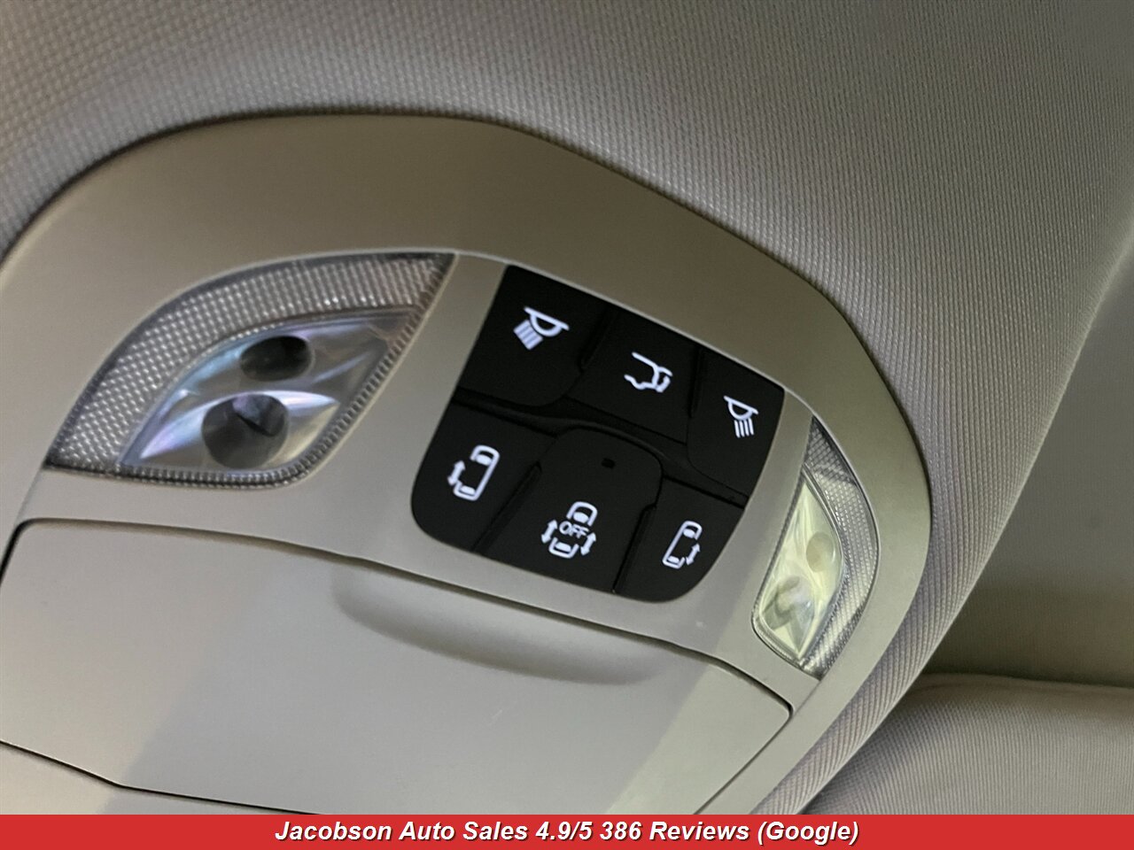 2023 Chrysler Voyager LX - Photo 13 - Oshkosh, WI 54901