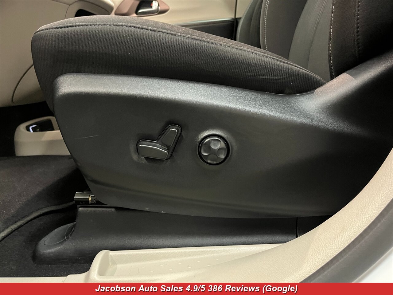 2023 Chrysler Voyager LX - Photo 31 - Oshkosh, WI 54901