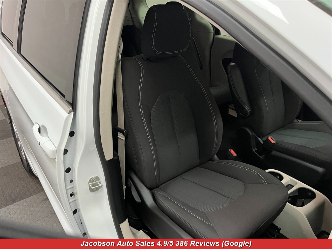 2023 Chrysler Voyager LX - Photo 53 - Oshkosh, WI 54901