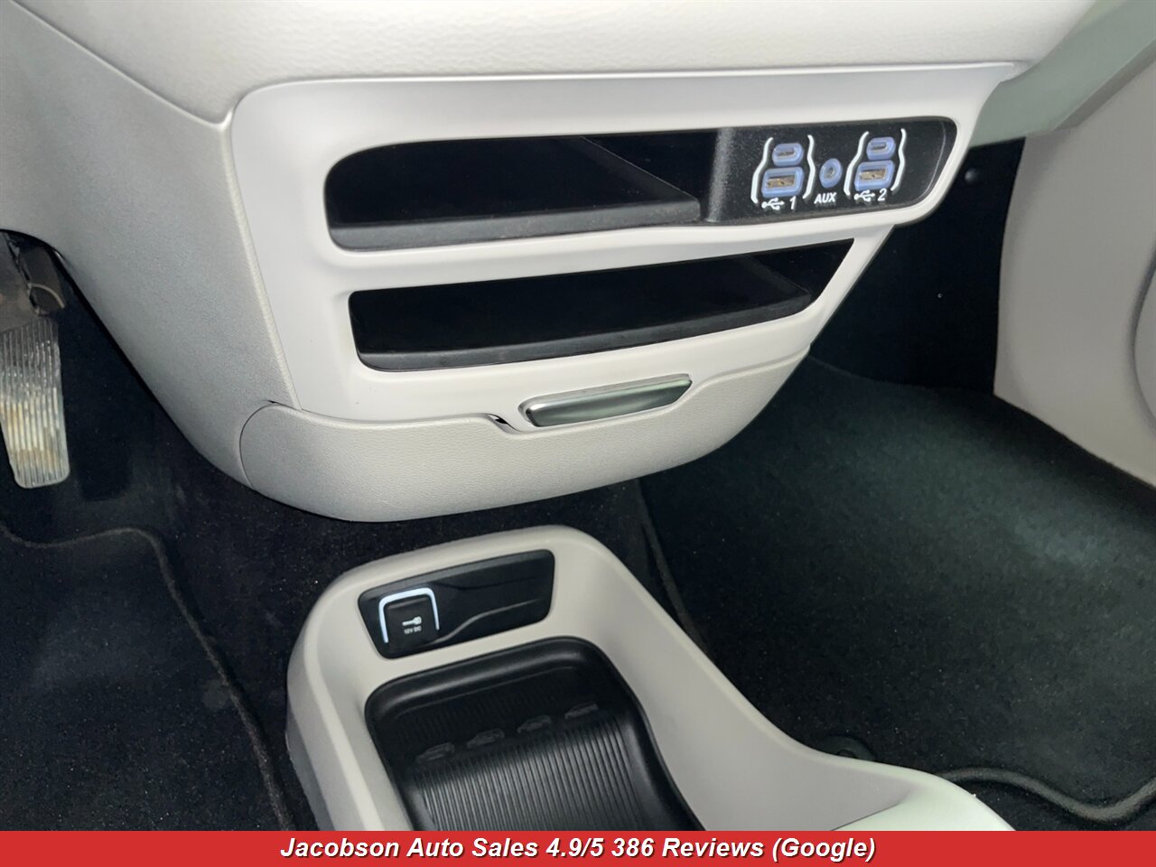2023 Chrysler Voyager LX - Photo 21 - Oshkosh, WI 54901