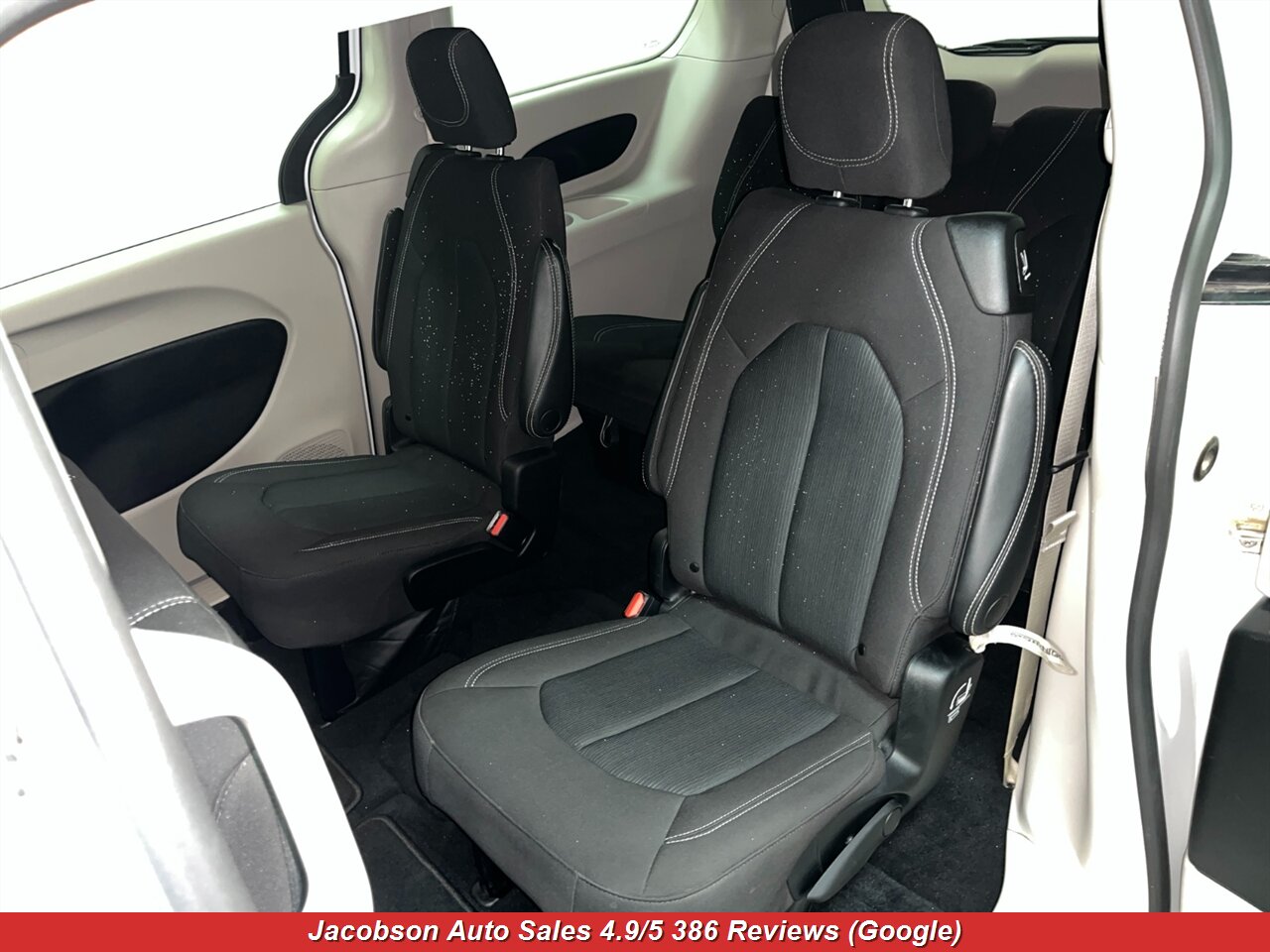 2023 Chrysler Voyager LX - Photo 33 - Oshkosh, WI 54901