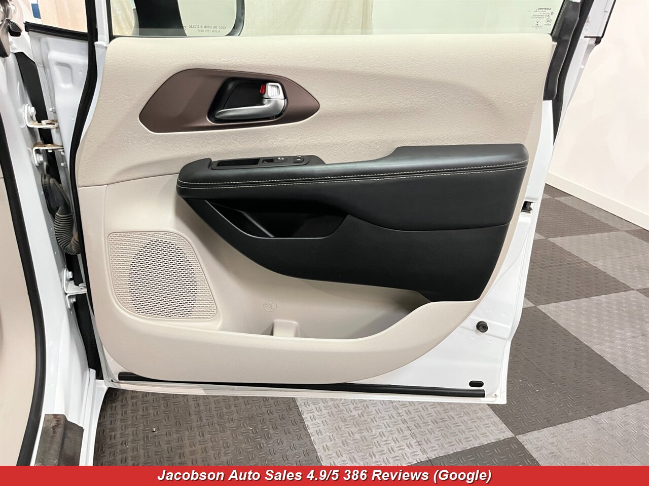 2023 Chrysler Voyager LX - Photo 51 - Oshkosh, WI 54901