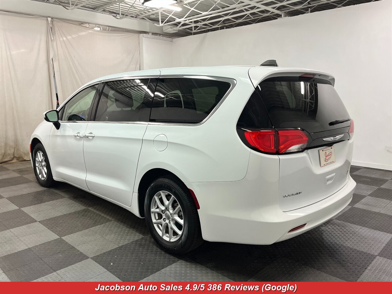 2023 Chrysler Voyager LX - Photo 39 - Oshkosh, WI 54901