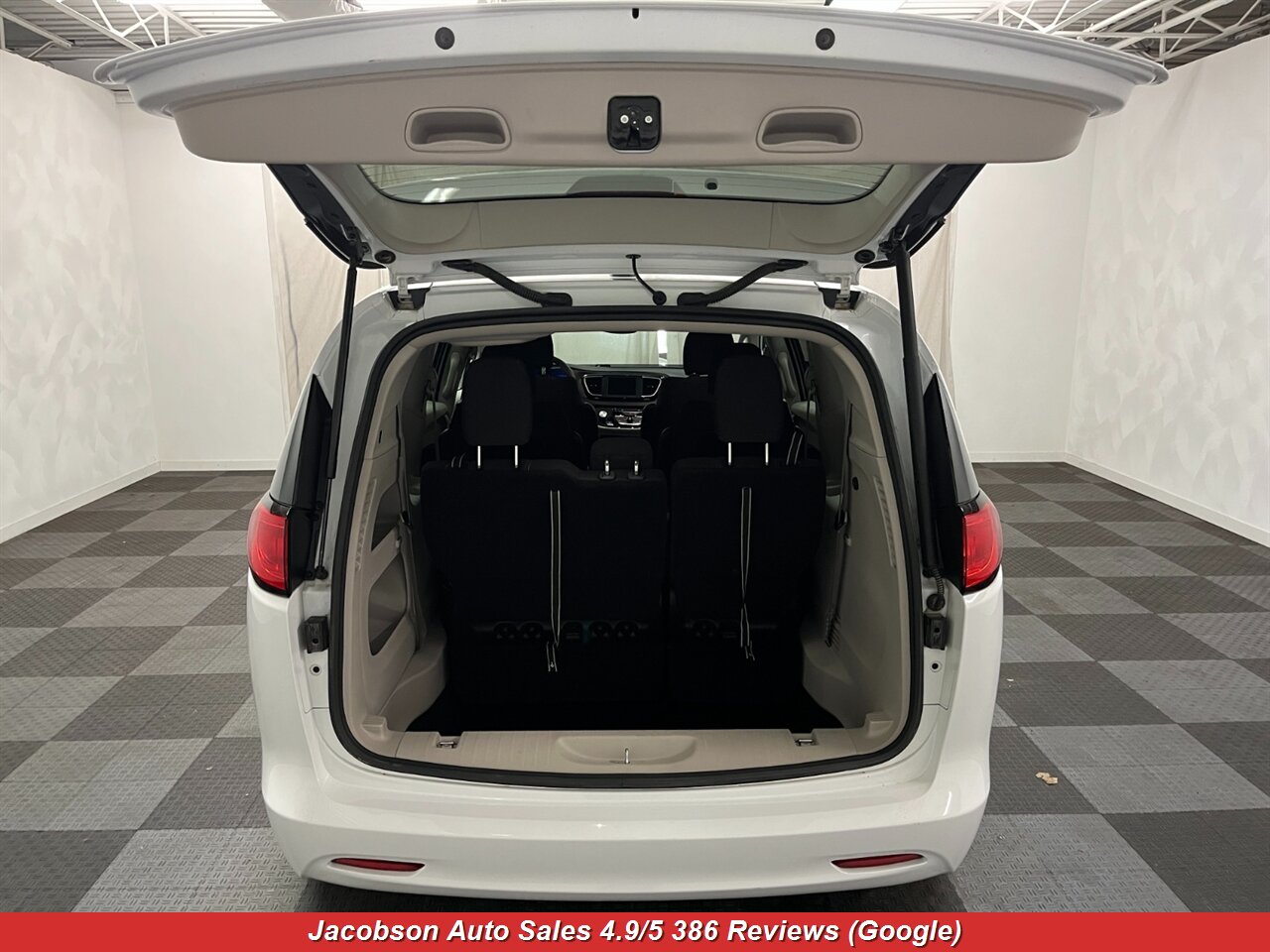 2023 Chrysler Voyager LX - Photo 42 - Oshkosh, WI 54901
