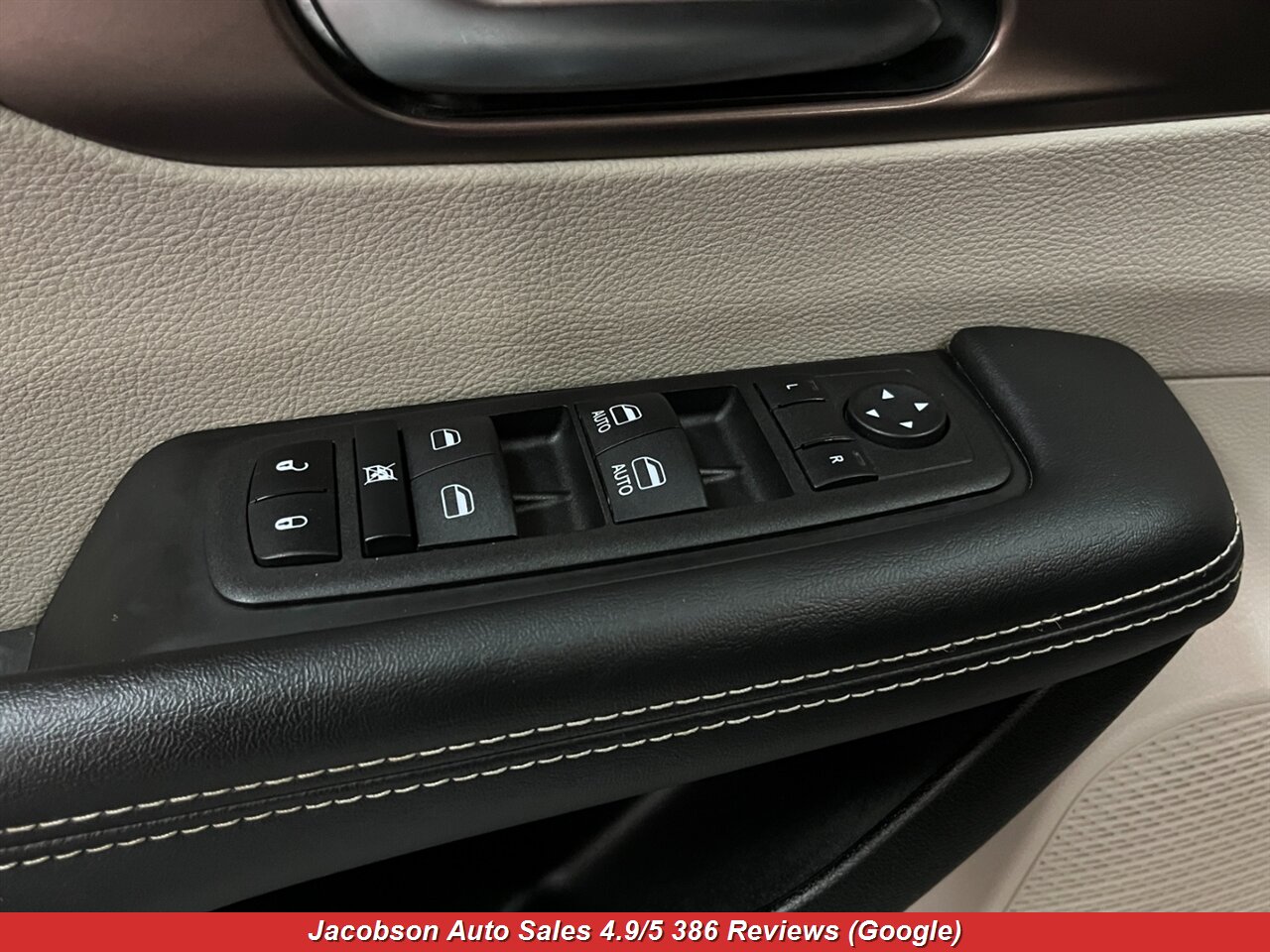 2023 Chrysler Voyager LX - Photo 2 - Oshkosh, WI 54901